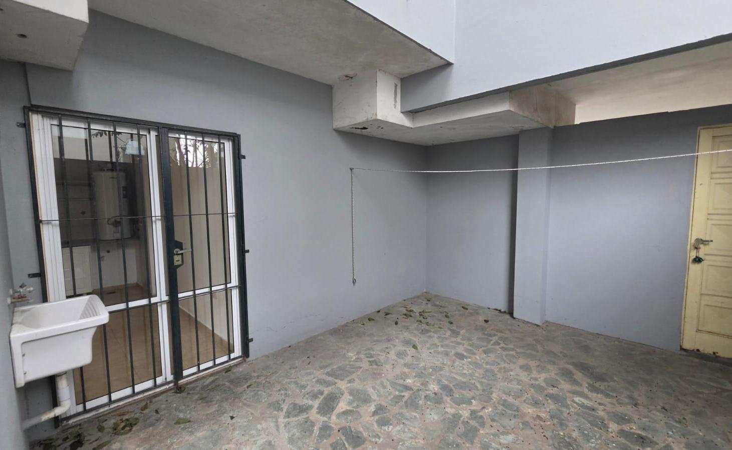 Foto de PB con patio verde y 2 dormitorios | Luminoso y apto mascotas, imagen 5