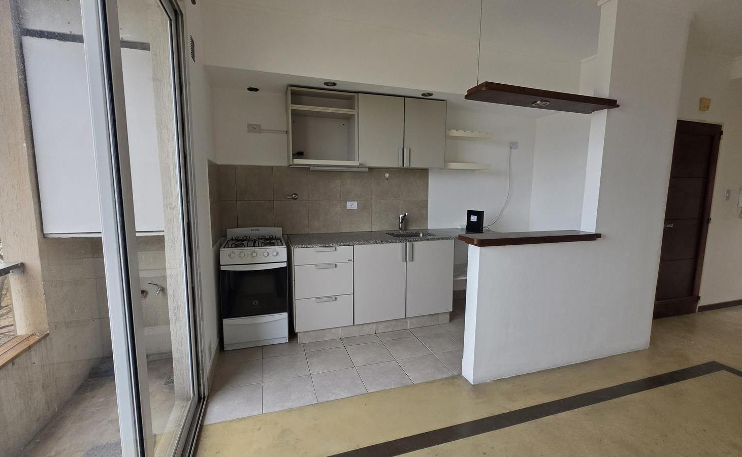 Foto de 1 dormitorio con cochera y balcón | Bajas expensas | Zona Hospital San, imagen 2