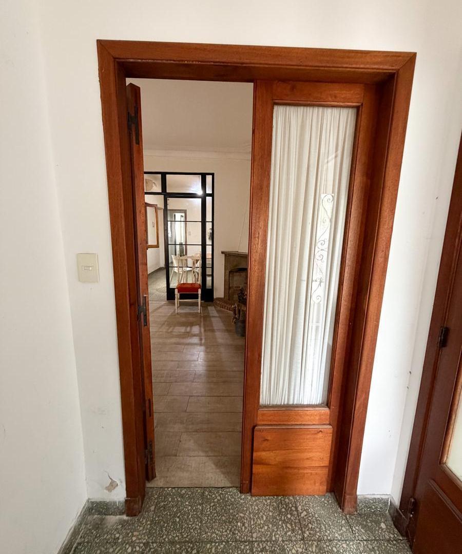 Foto de PH tipo Casa en Venta frente a Plaza Belgrano – 3 Dormitorios, Garage y, imagen 2