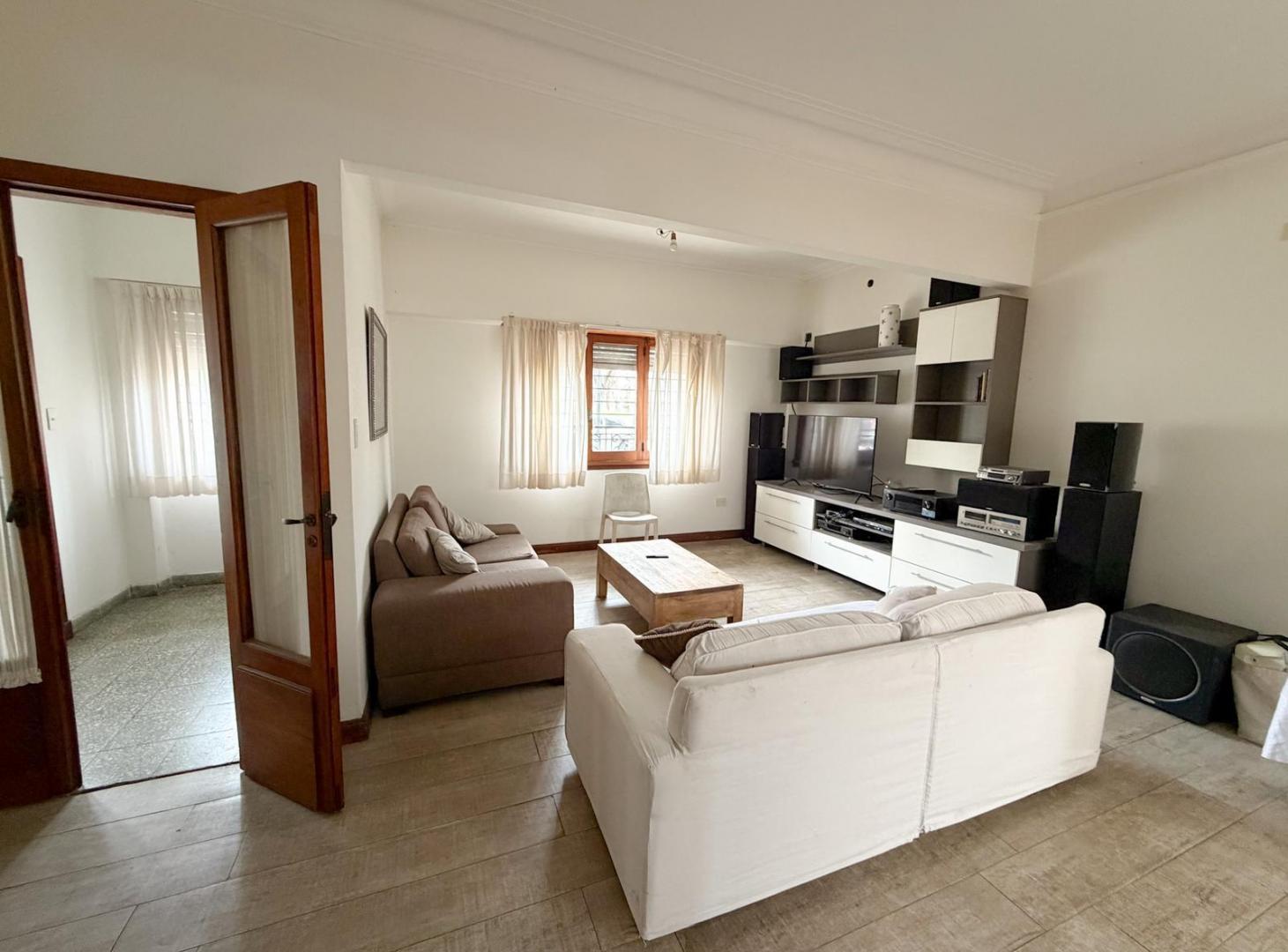 Foto de PH tipo Casa en Venta frente a Plaza Belgrano – 3 Dormitorios, Garage y, imagen 3