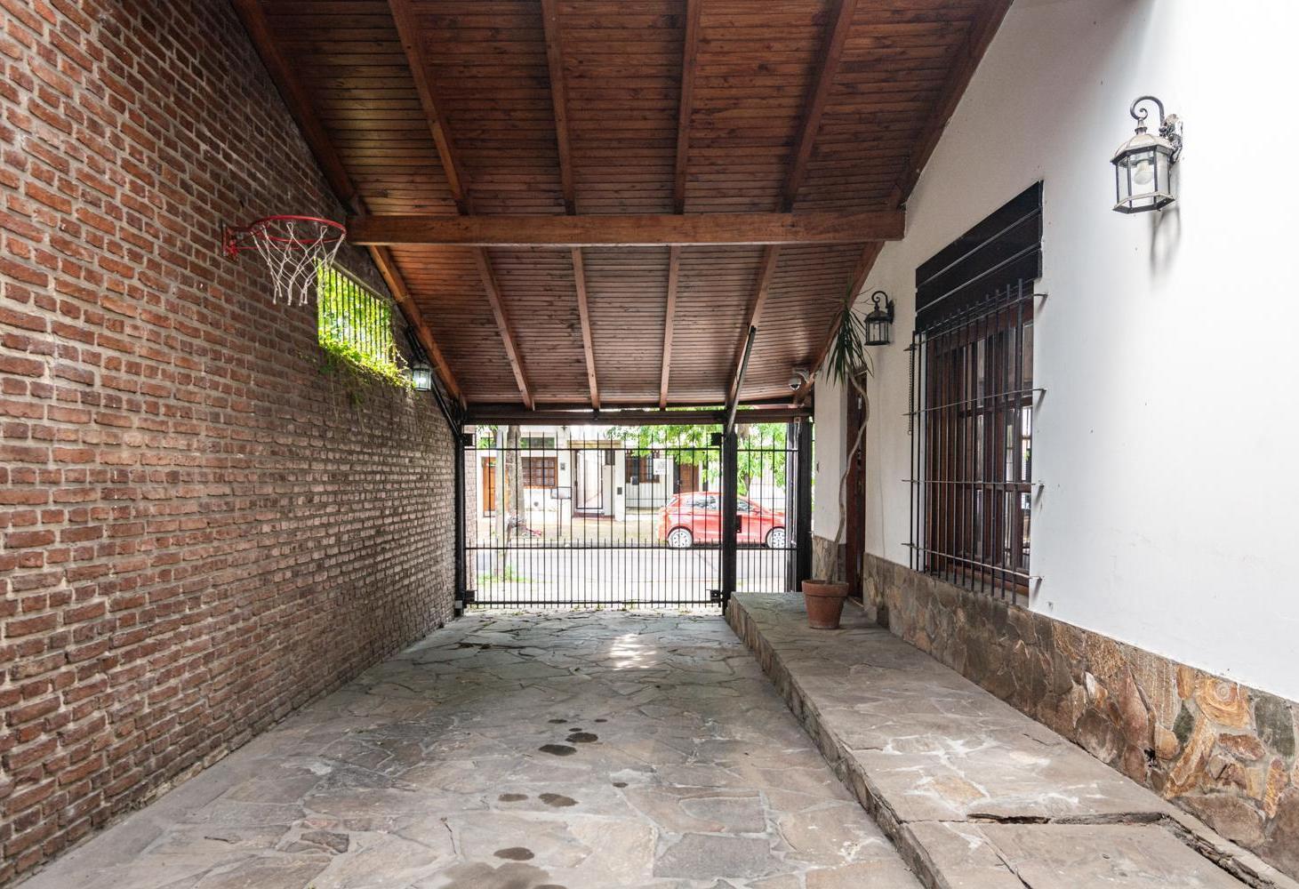 Foto de Casa en venta en Barrio Norte | 4 dormitorios estudio | Pileta y, imagen 2