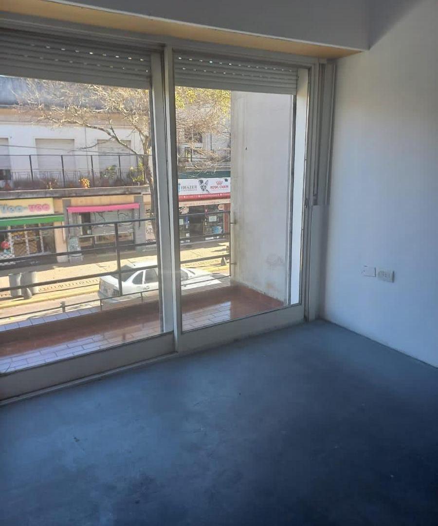 Foto de Local comercial en alquiler | 130 m² | Calle 12 | Salón Oficinas, imagen 1