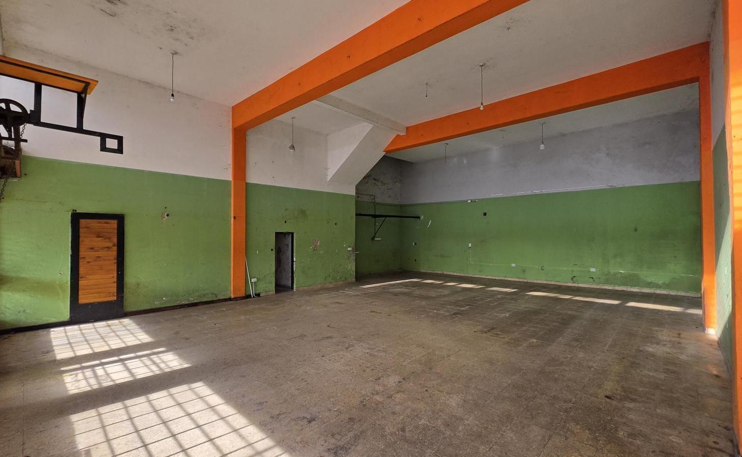 Foto de Excelente local sobre Avenida 44 | Apto varios destinos| San Carlos, imagen 2