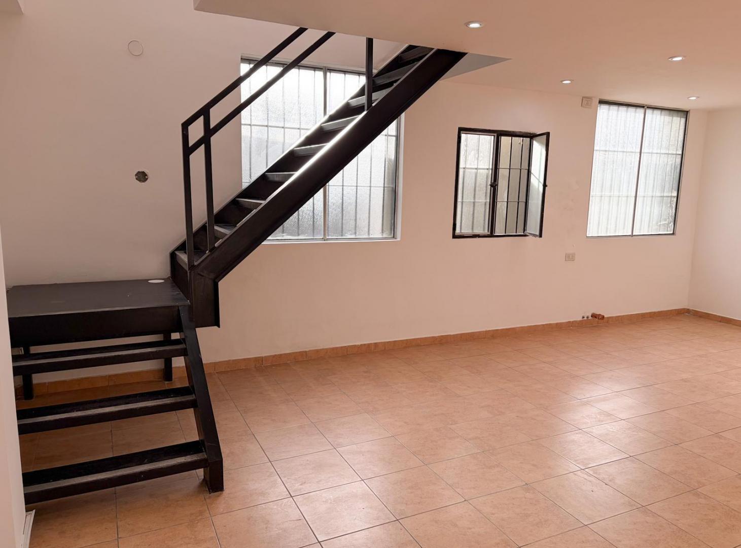 Foto de Local / Oficina en dos plantas | Apto profesional | Excelente, imagen 4