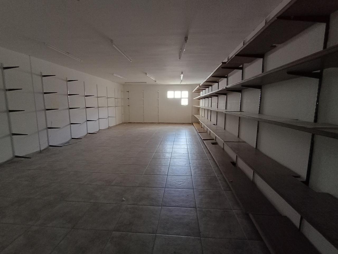 Foto de LOCAL COMERCIAL EN ALQUILER – CALLE 12 | 180 m² | DOBLE ALTURA, imagen 3