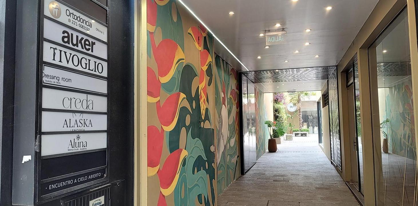 Foto de Local comercial en Patio Escondido | Gran vidriera | Polo Comercial La, imagen 4