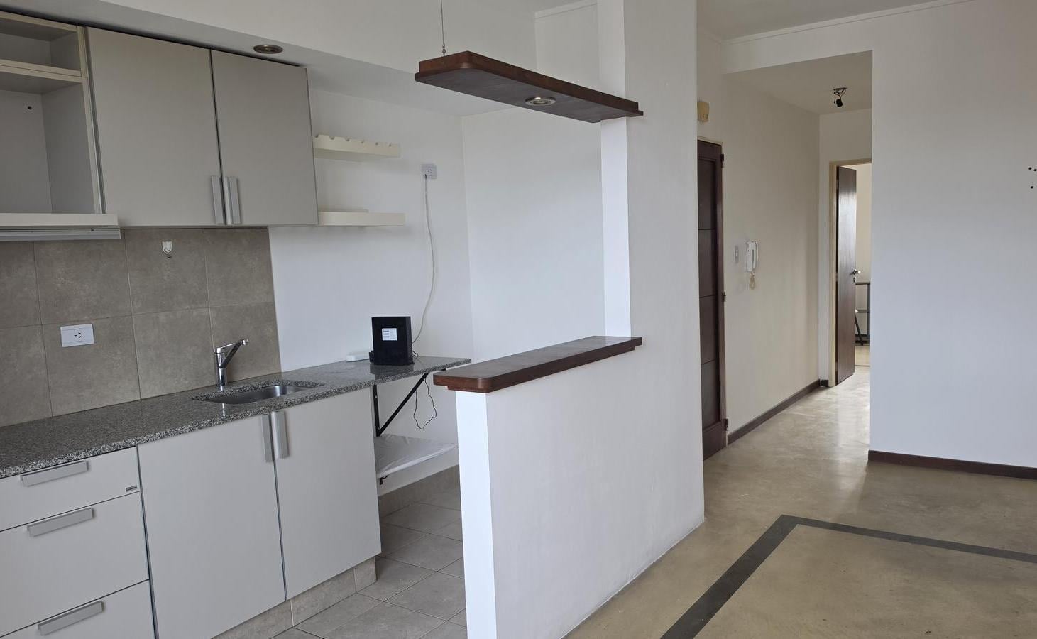Foto de 1 dormitorio con cochera y balcón | Bajas expensas | Zona Hospital San, imagen 4