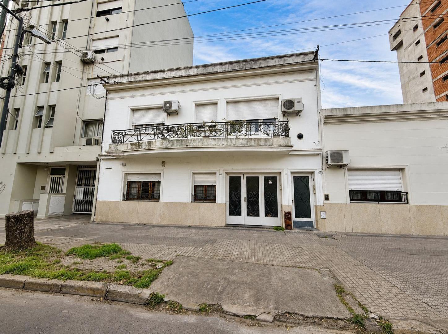 Foto de PH tipo Casa en Venta frente a Plaza Belgrano – 3 Dormitorios, Garage y, imagen 5