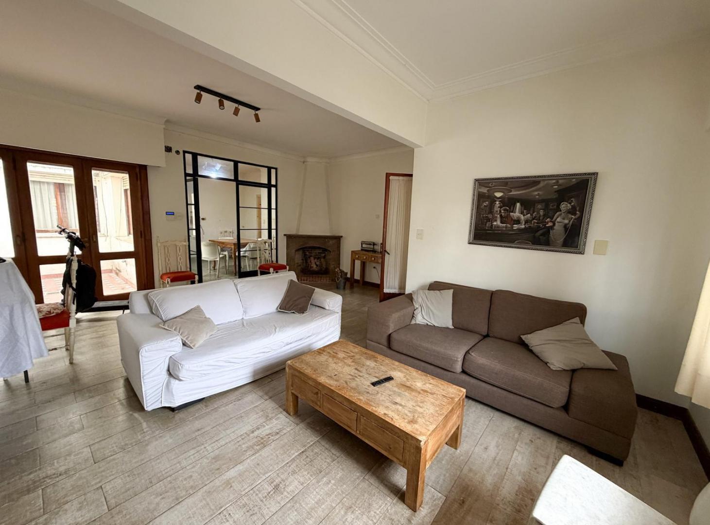Foto de PH tipo Casa en Venta frente a Plaza Belgrano – 3 Dormitorios, Garage y, imagen 1