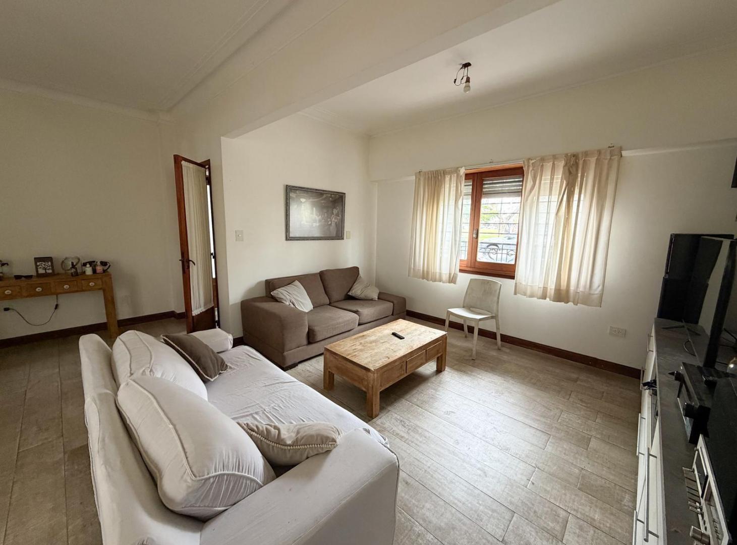 Foto de PH tipo Casa en Venta frente a Plaza Belgrano – 3 Dormitorios, Garage y, imagen 3