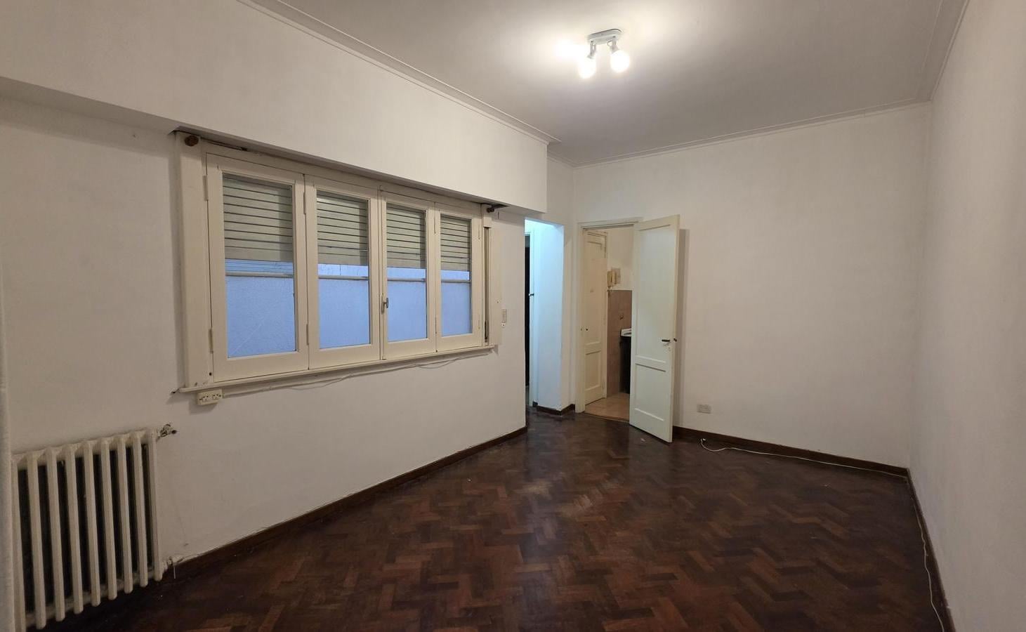 Foto de Departamento de 2 dormitorios en alquiler | Balcón al frente | Centro, imagen 2