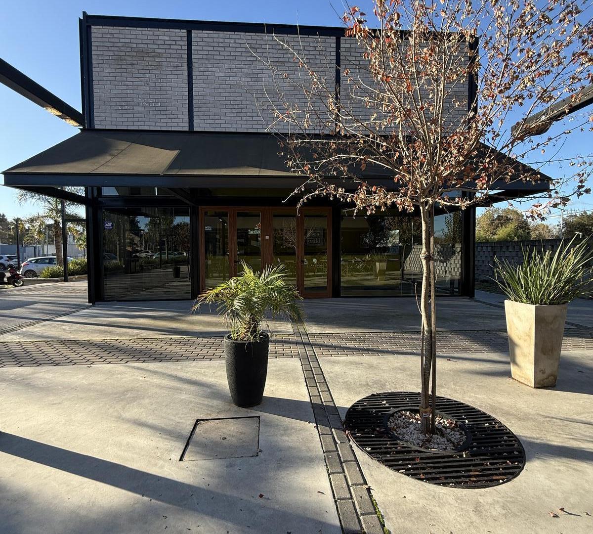 Foto de Local en esquina en alquiler | Paseo Mitre | Doble frente y 2 plantas |, imagen 1