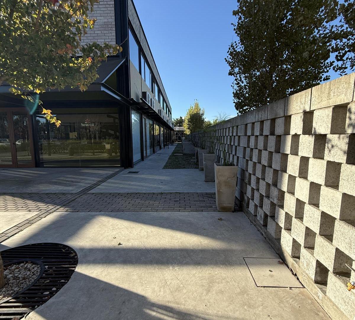 Foto de Local en esquina en alquiler | Paseo Mitre | Doble frente y 2 plantas |, imagen 4