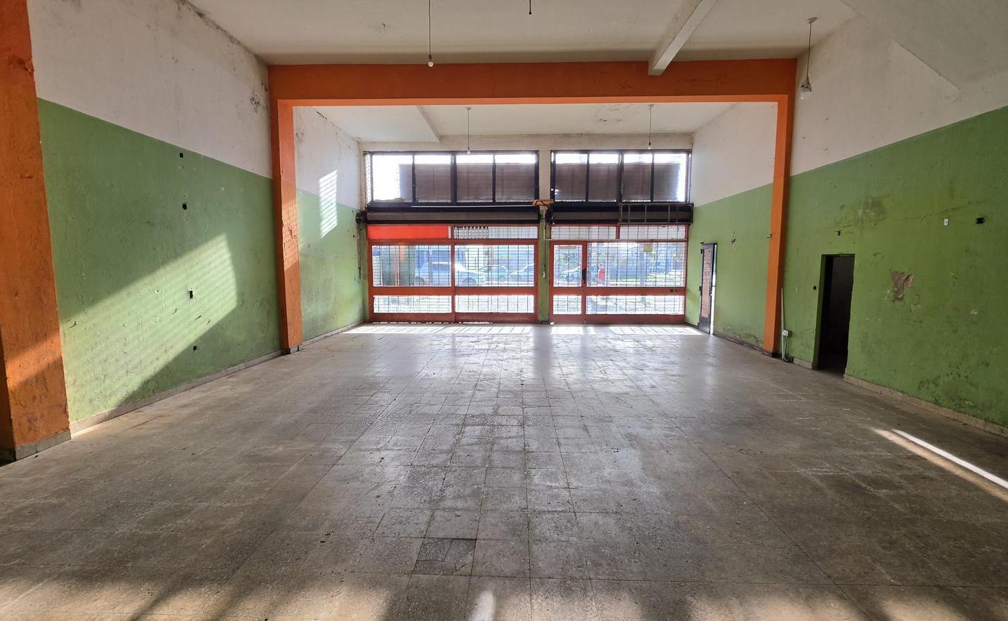 Foto de Excelente local sobre Avenida 44 | Apto varios destinos| San Carlos, imagen 1
