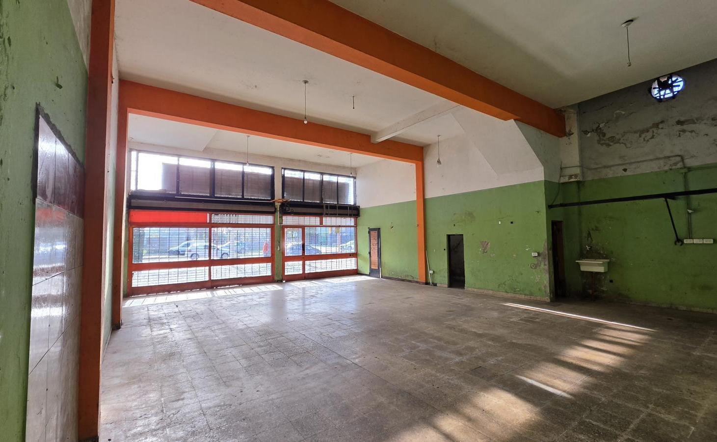 Foto de Excelente local sobre Avenida 44 | Apto varios destinos| San Carlos, imagen 5