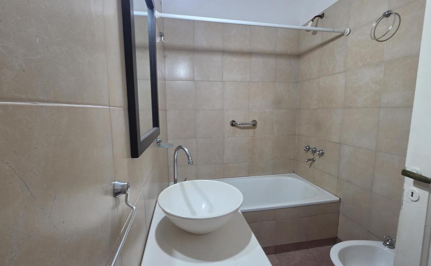 Foto de Departamento de 2 dormitorios en alquiler | Balcón al frente | Centro, imagen 3