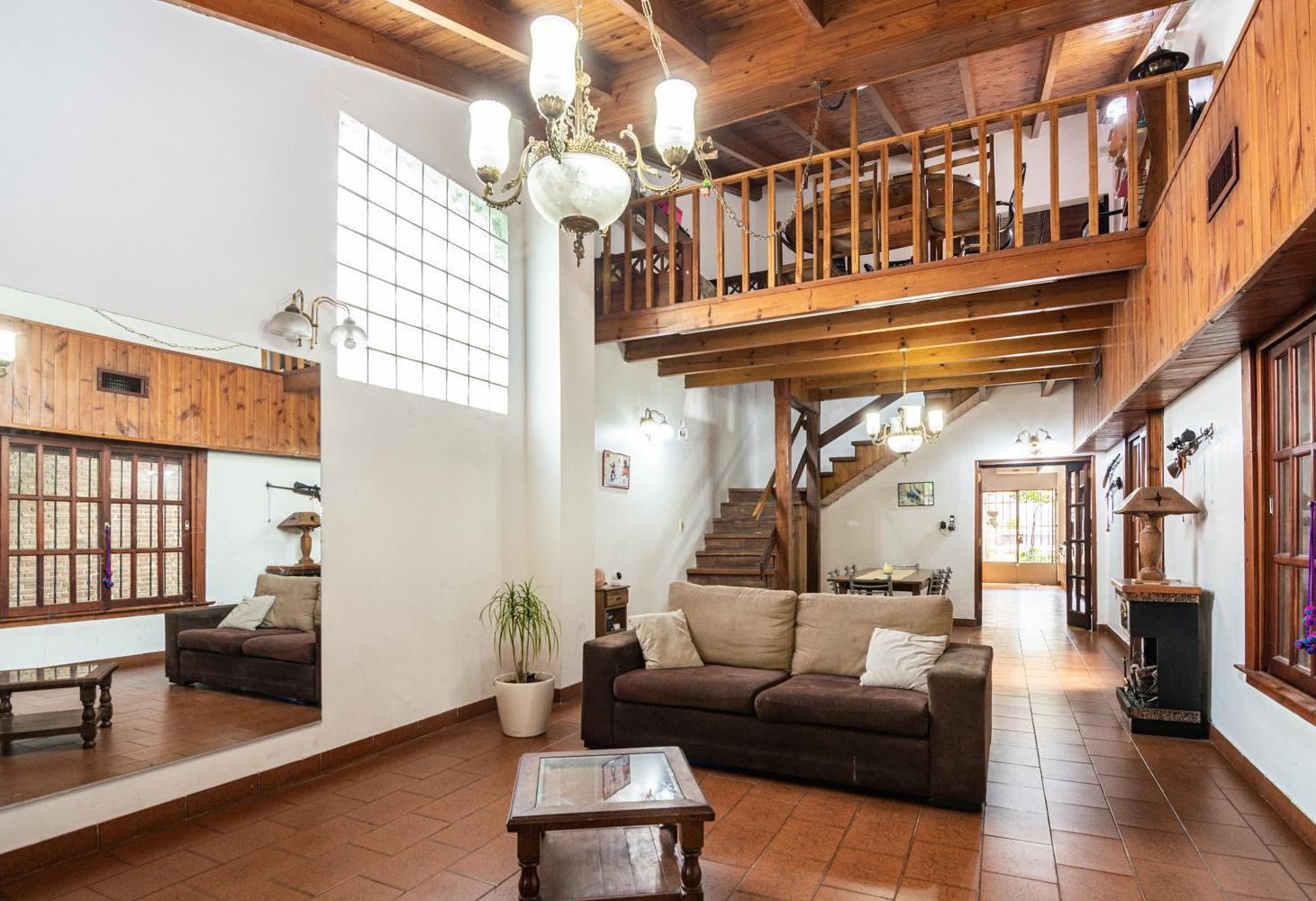 Foto de Casa en venta en Barrio Norte | 4 dormitorios estudio | Pileta y, imagen 2
