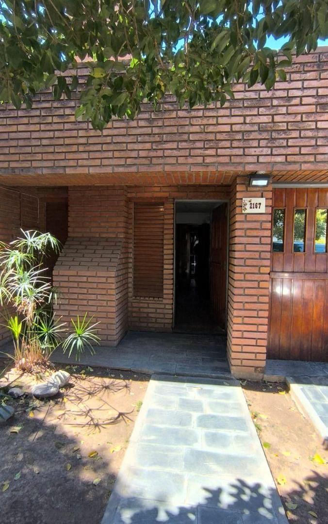 Foto de VENTA - CASA 4 DORMITORIOS - B° EL ROSEDAL, CORDOBA CAPITAL-, imagen 1