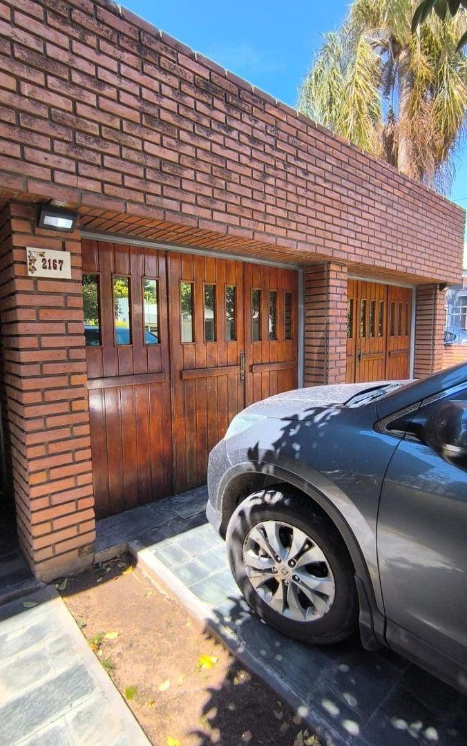 Foto de VENTA - CASA 4 DORMITORIOS - B° EL ROSEDAL, CORDOBA CAPITAL-, imagen 2