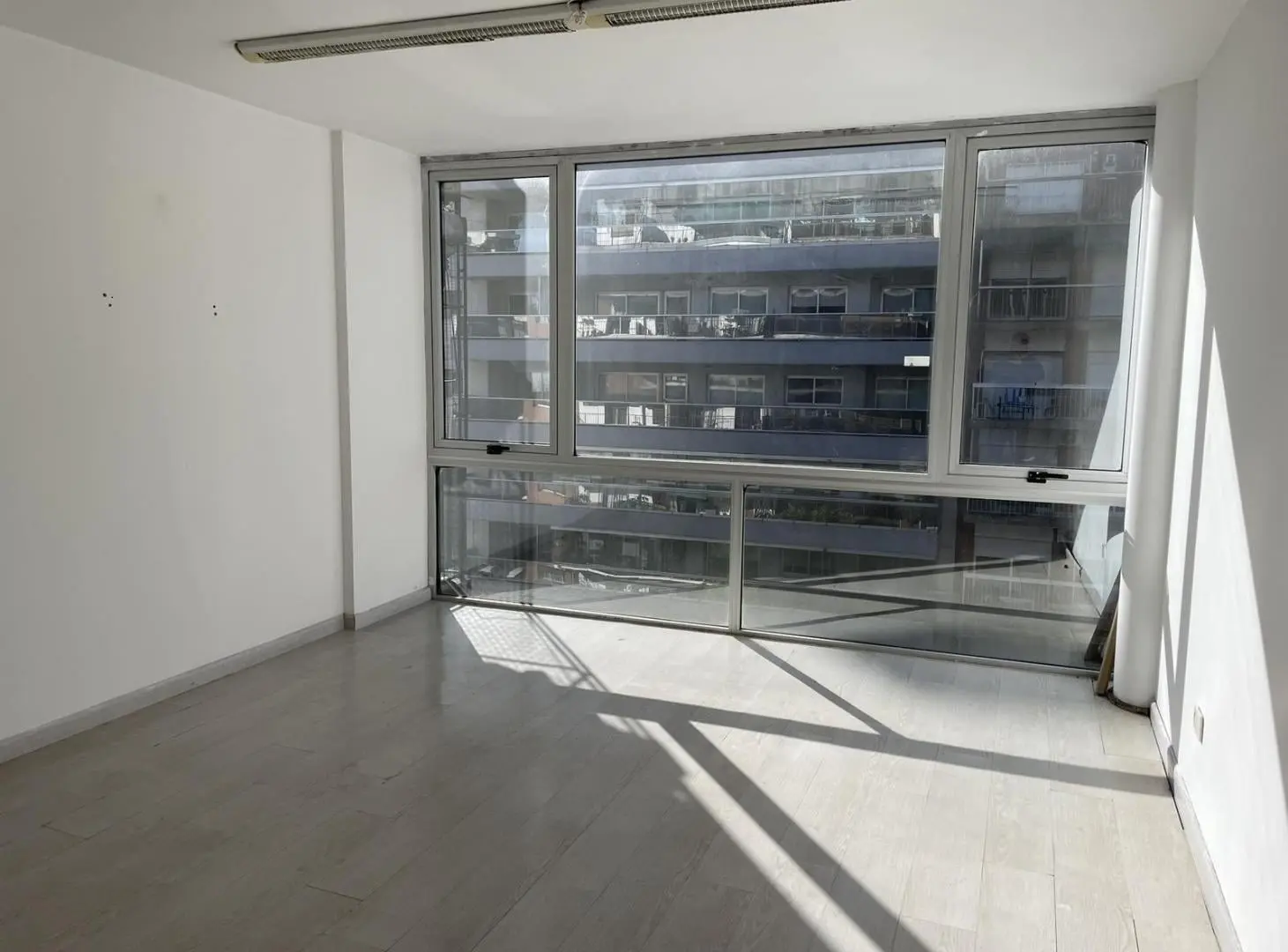Oficina en Alquiler - Edificio Corporativo 3