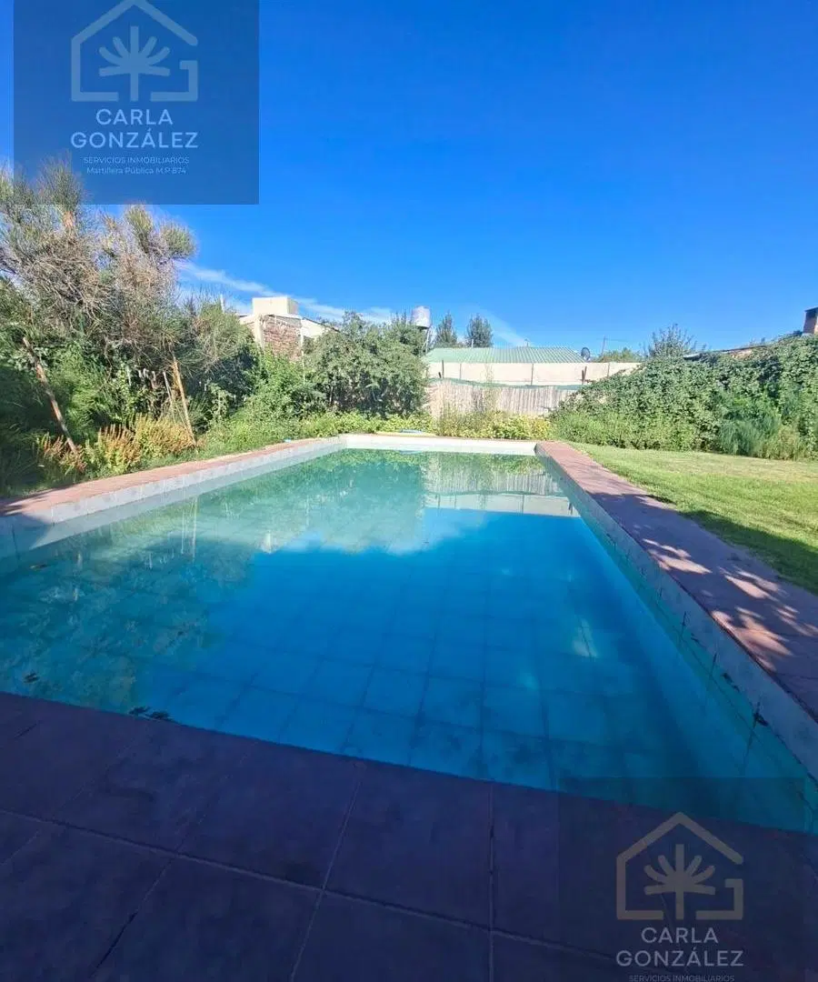 Venta de casa con pileta y quincho en dos lotes Parque Nautico Plottier orillas del Limay 3