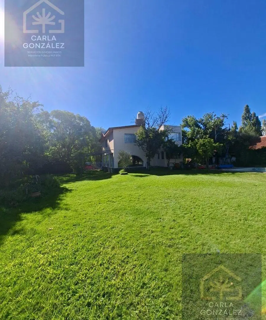 Venta de casa con pileta y quincho en dos lotes Parque Nautico Plottier orillas del Limay 5