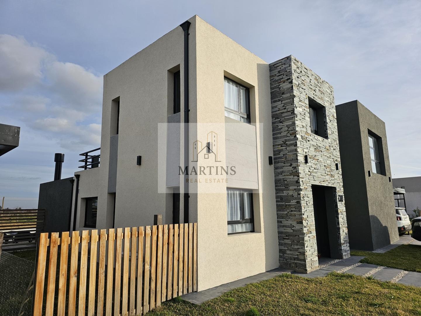 Casa con pileta en San Sebastian Apto crédito