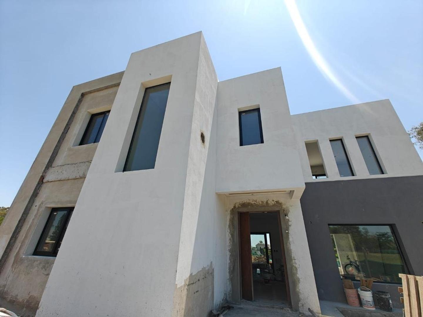Casa con pileta en venta en Santa Sofia, Pilar del Este