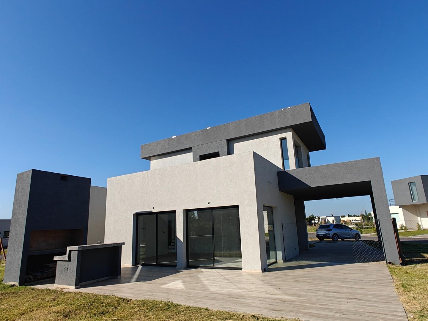 Casa con pileta en venta en San Sebastian