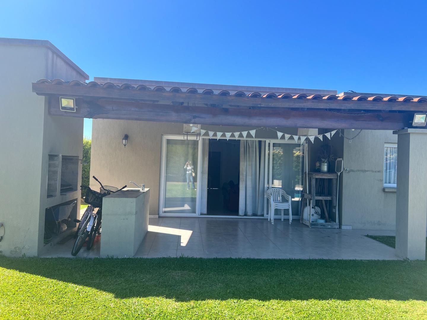 Casa con pileta en venta Pilar del Este San Eduardo