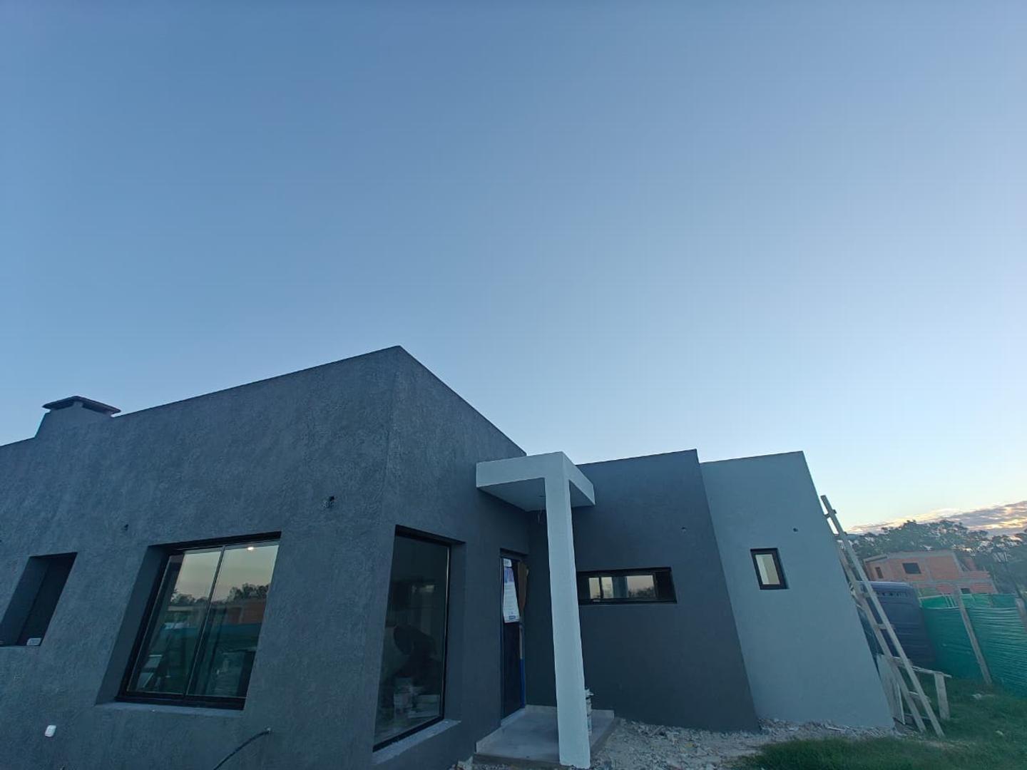 Casa en venta en Santa Emilia Pilar del Este. Oportunidad!
