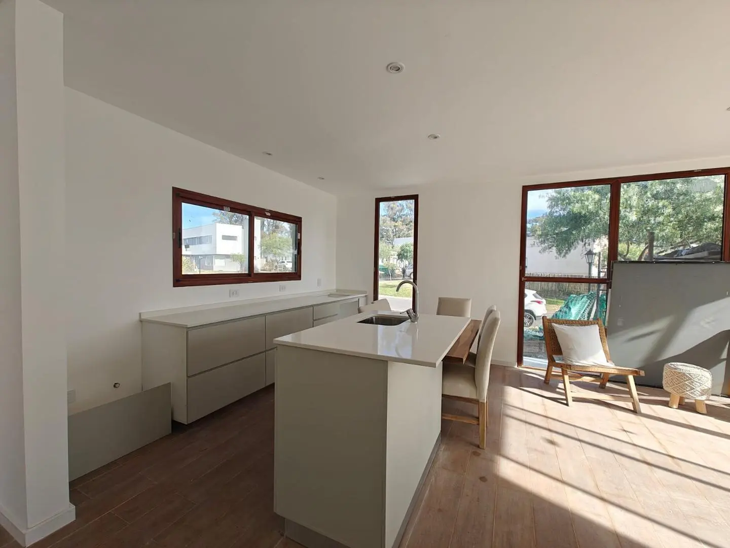 Casa con pileta en Santa Elena Pilar del Este 4