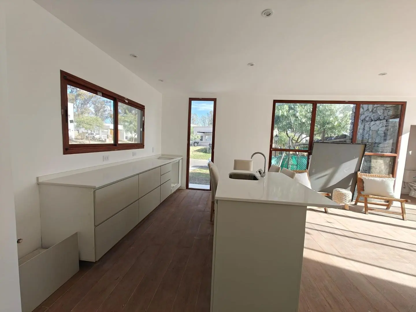 Casa con pileta en Santa Elena Pilar del Este 3