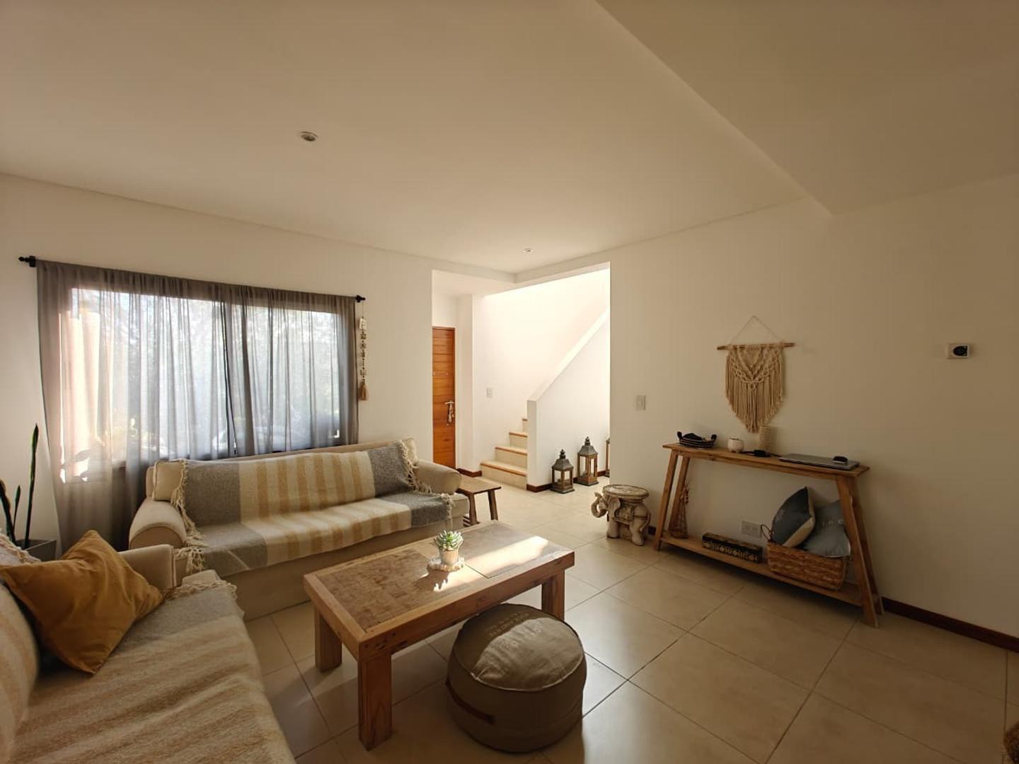 Foto de Casa de 5 ambientes en San Ramiro Pilar del Este, imagen 1