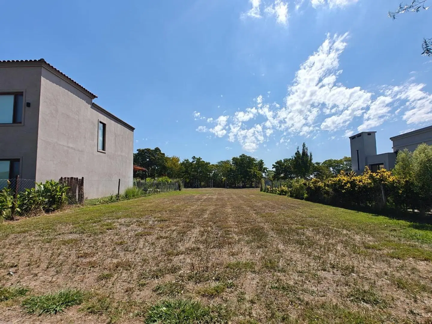Lote en Santa Elena Pilar del Este 5