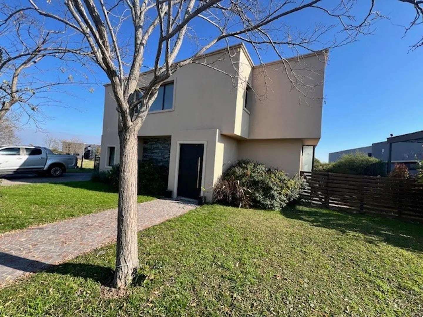 casa con Pileta San Sebastian con fondo verde 2