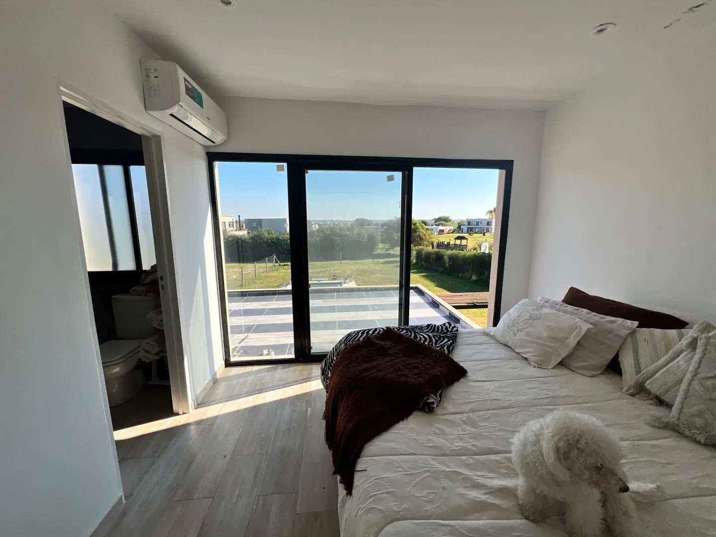 casa con Pileta San Sebastian con fondo verde 4
