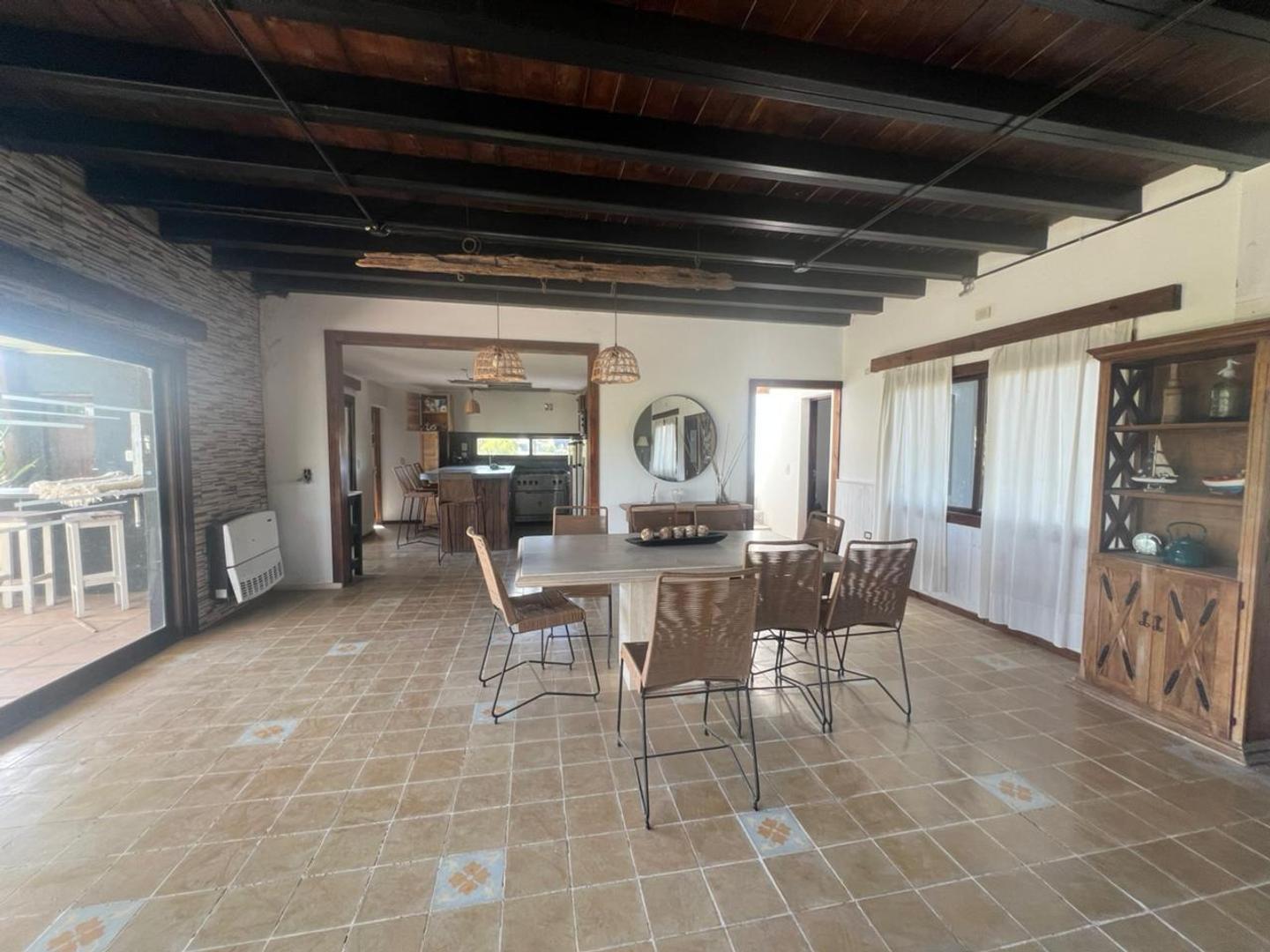 Foto de Casa a la laguna con pileta en El Cazal Escobar, imagen 1