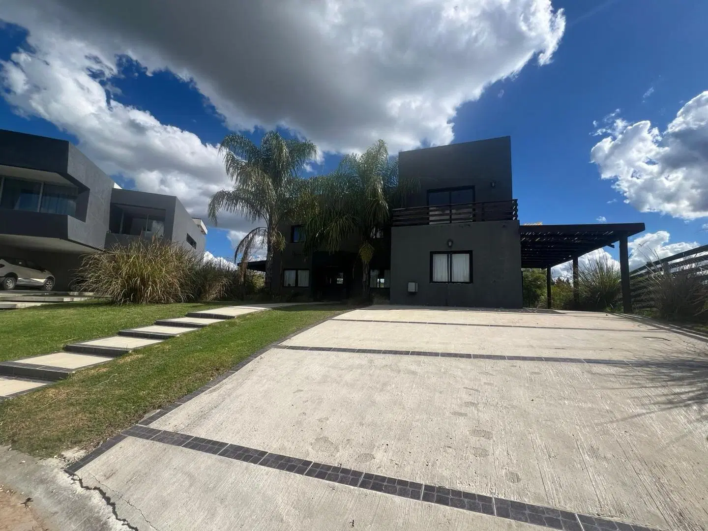 Casa a la laguna con pileta en El Cazal Escobar 2