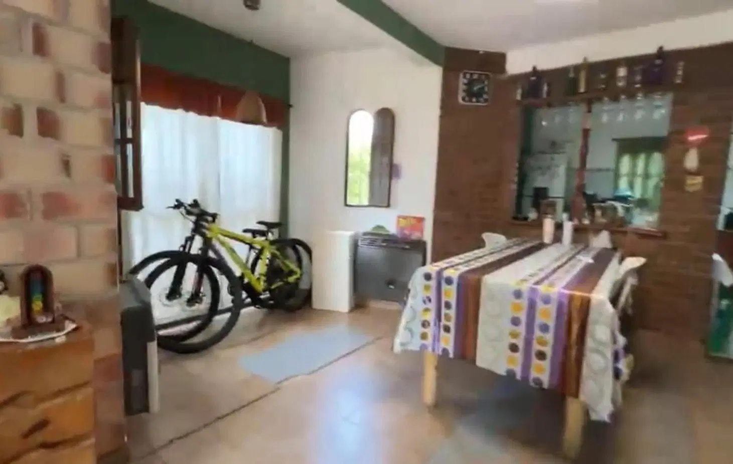 Casa de dos plantas con pileta 3