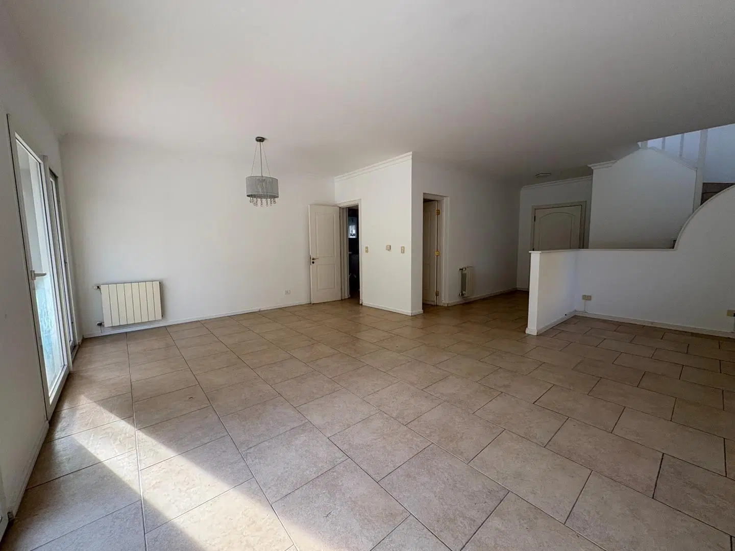 Casa en alquiler, 4 habitaciones con pileta, Pilar Del Este 3