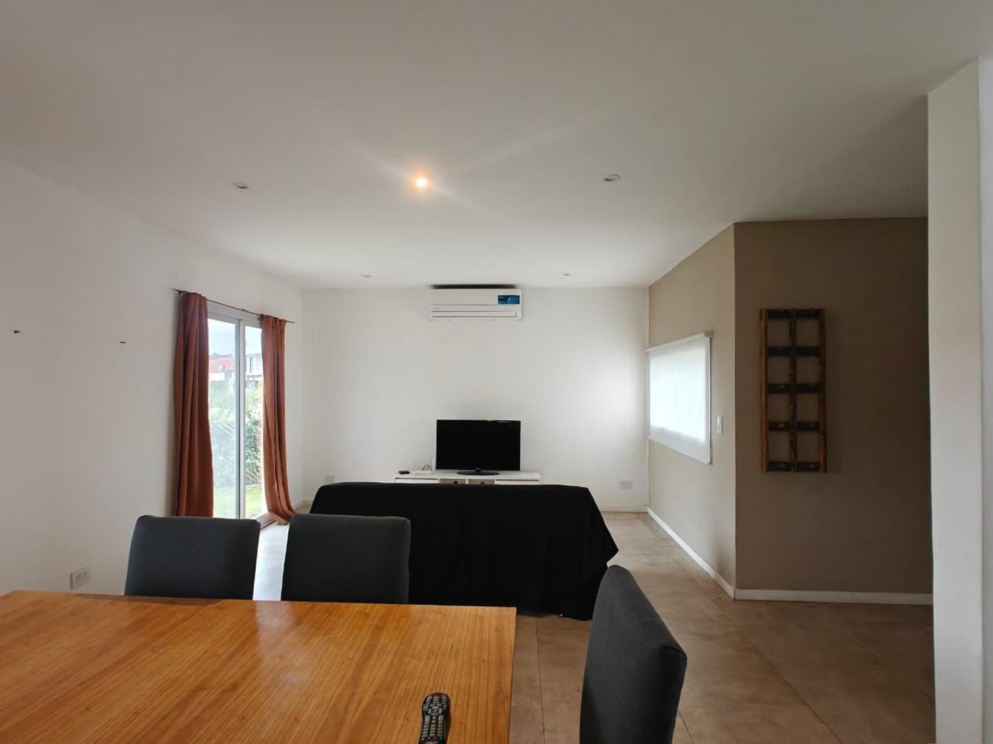 Foto de Casa con pileta en Santa Lucia Pilar del Este, imagen 1