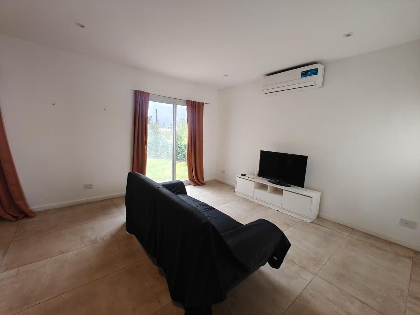 Foto de Casa con pileta en Santa Lucia Pilar del Este, imagen 3