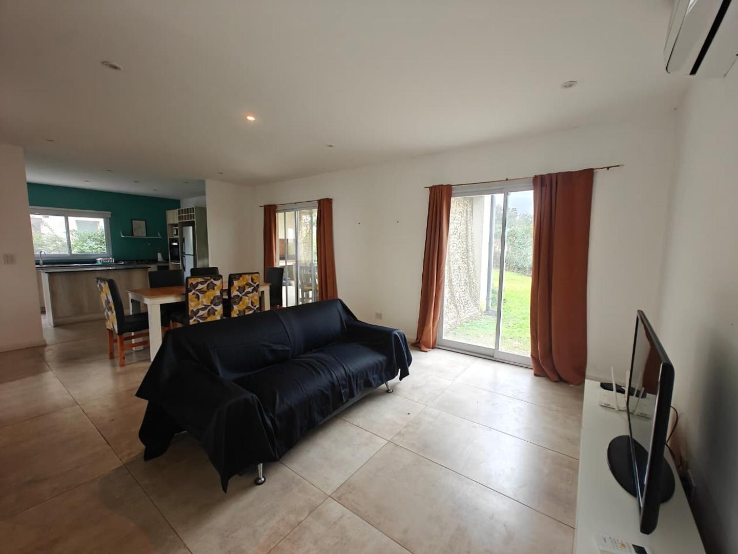 Foto de Casa con pileta en Santa Lucia Pilar del Este, imagen 4