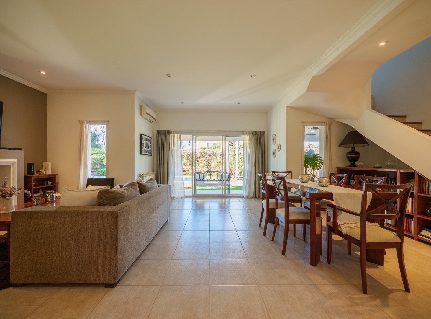 Foto de Casa en Venta Apta credito - 5 dormitorios - Pilar del Este, imagen 1