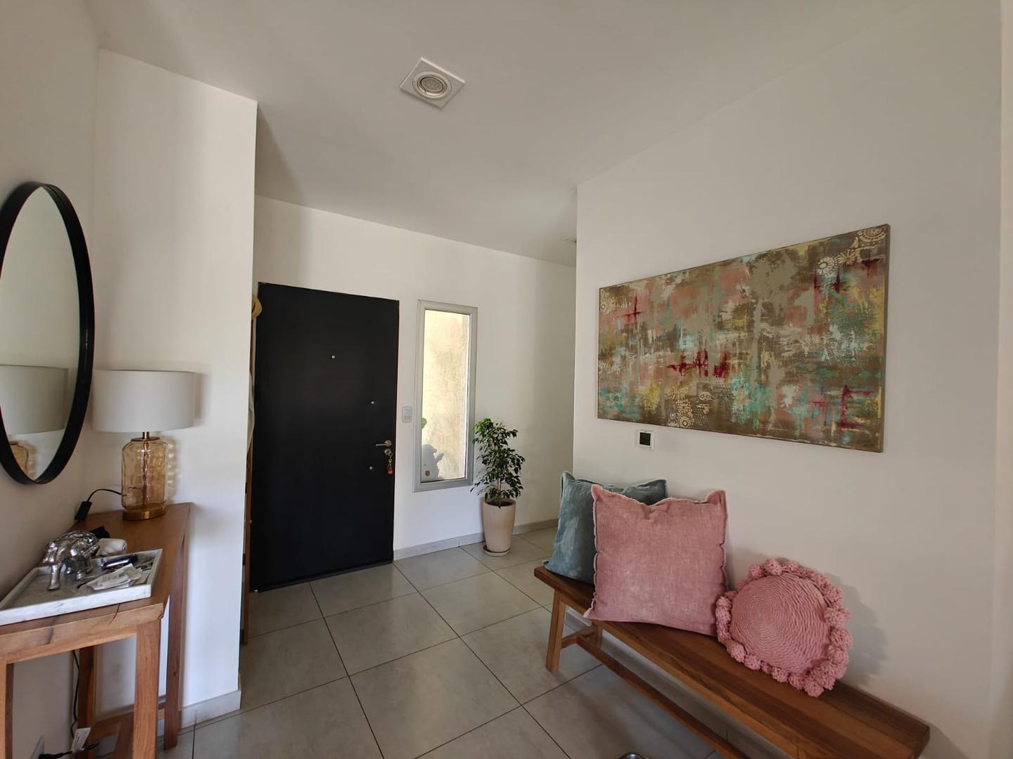 Foto de Casa con pileta en Santa Guadalupe, imagen 1