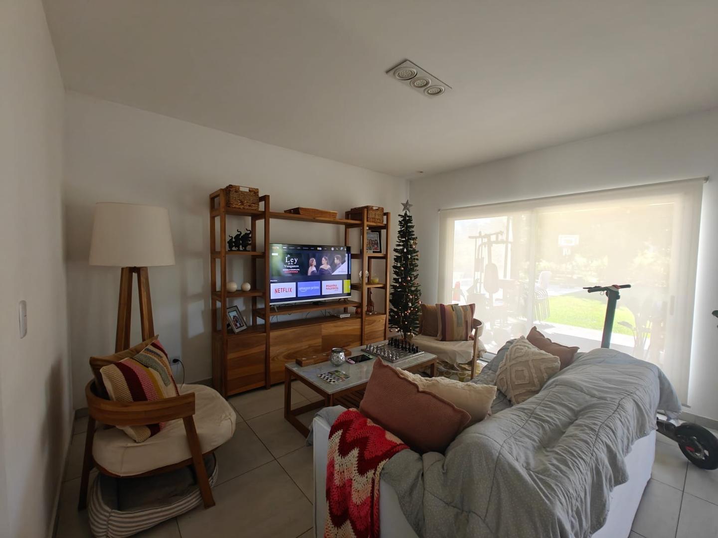 Foto de Casa con pileta en Santa Guadalupe, imagen 3