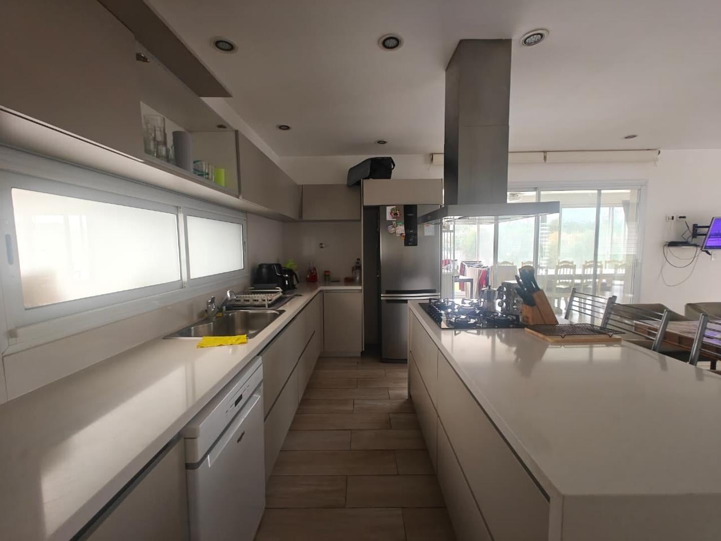 Foto de Casa de 5 amb. con pileta en Sta Guadalupe Pilar del Este, imagen 4