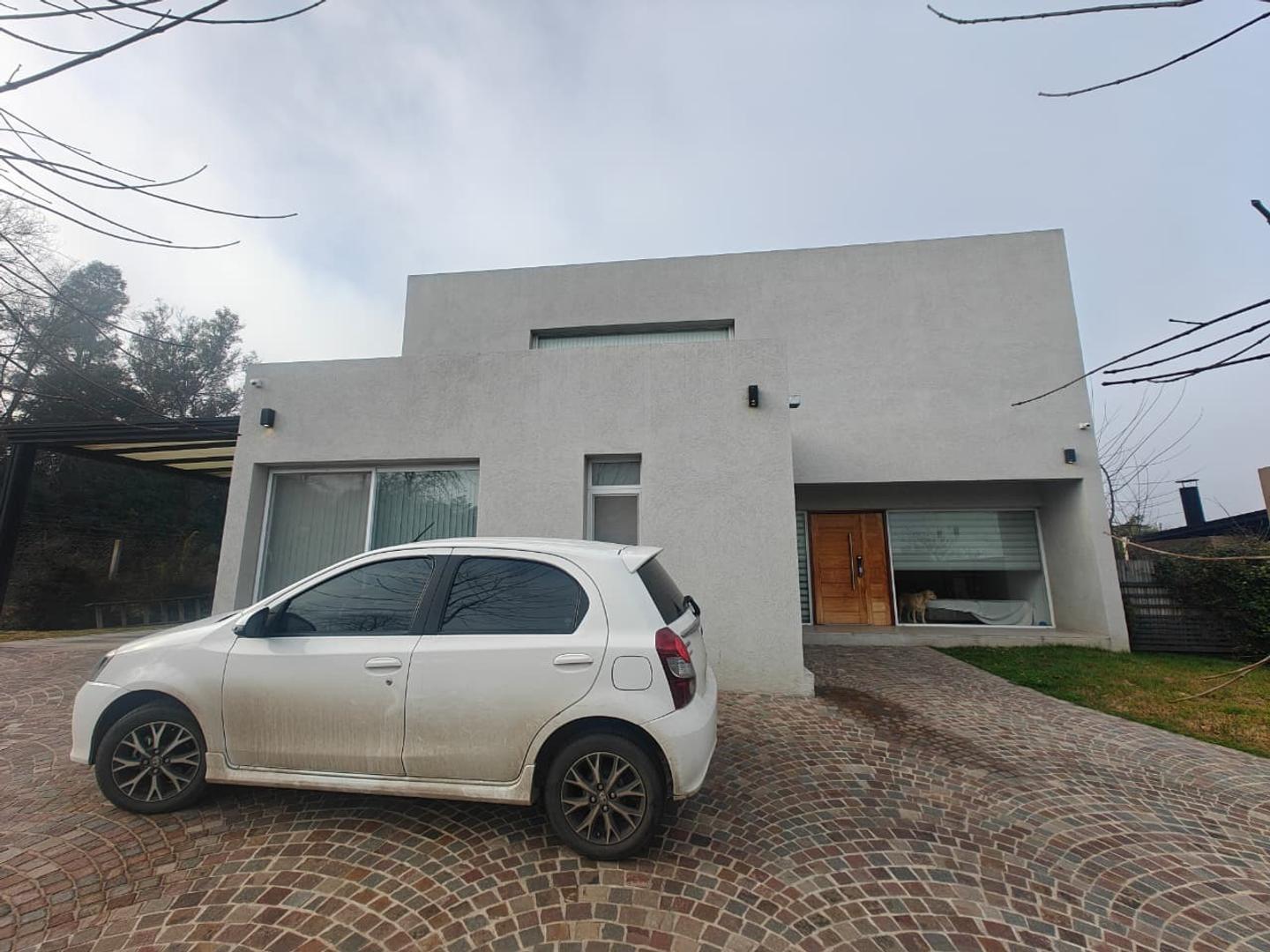 Foto de Casa de 5 amb. con pileta en Sta Guadalupe Pilar del Este, imagen 1