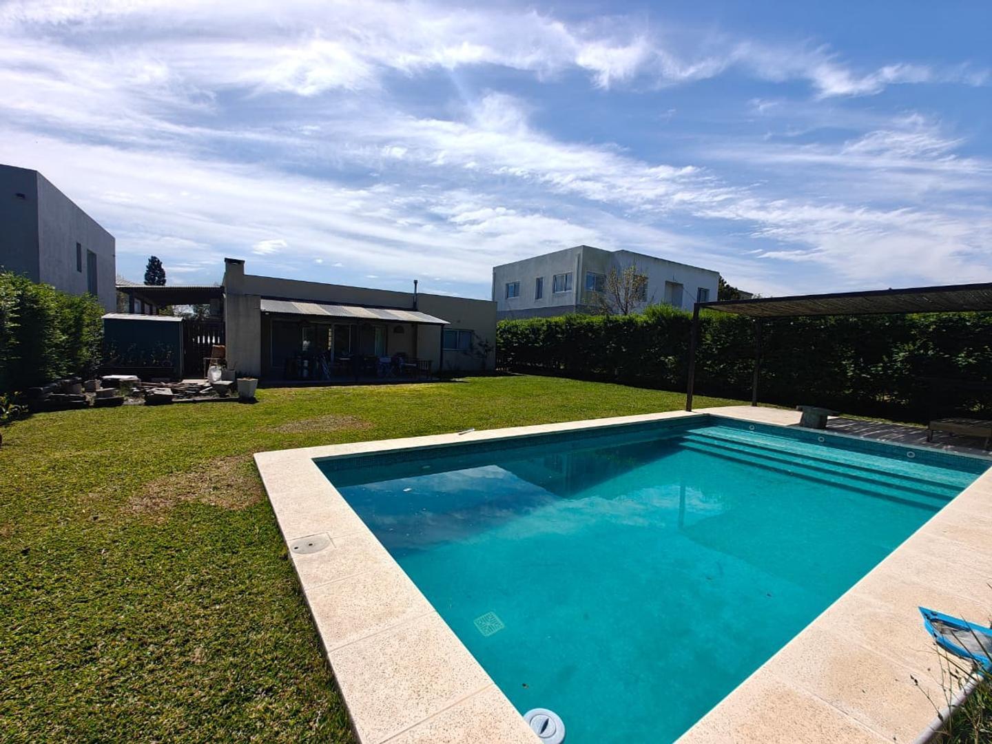 Foto de Casa 4 ambientes con pileta Santa Guadalupe Pilar del Este, imagen 1